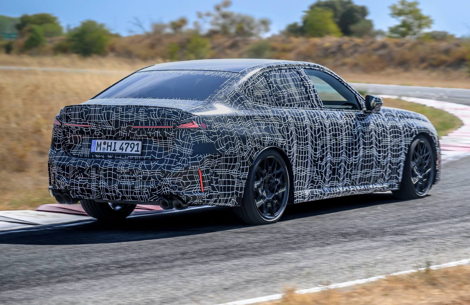 BMW M350 xDrive Neue Klasse camo